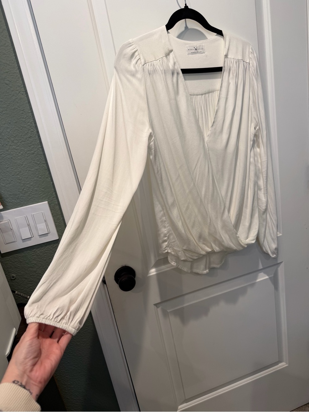 Rebels and Livers Boutique White Surplice Long Sleeve Blouse size small